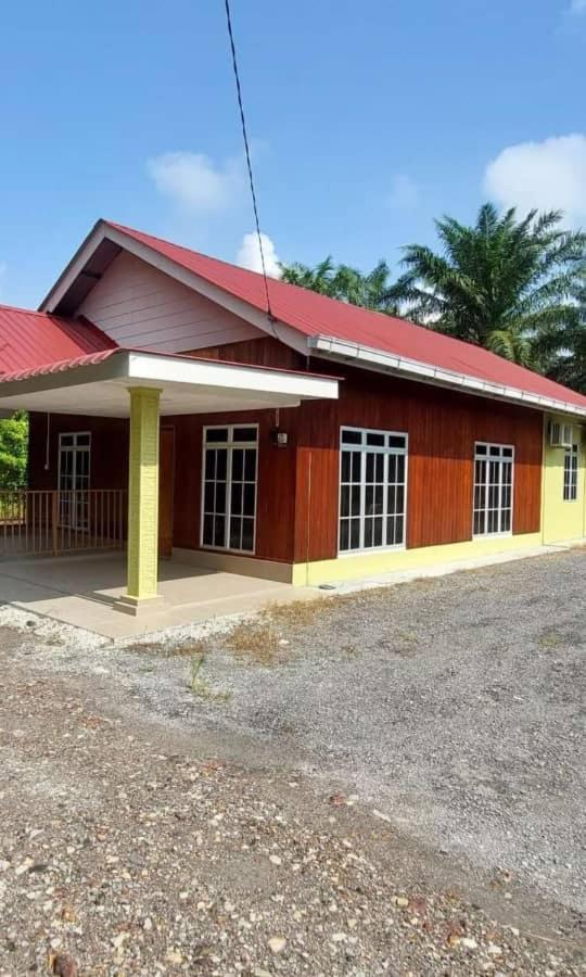 Teratak Kayu Homestay Batu Pahat Exterior photo